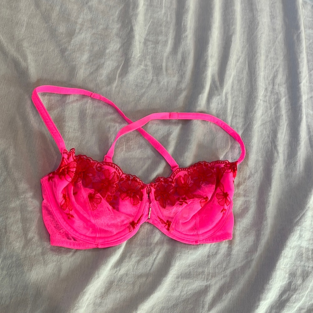 Victoria’s Secret Pink and Red Push Up without Padding | 32D